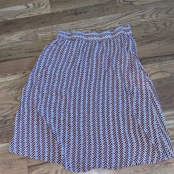 LOFT Petite Geometric Print Elastic Waist Midi Skirt Womens Size LP - Picture 2 of 5